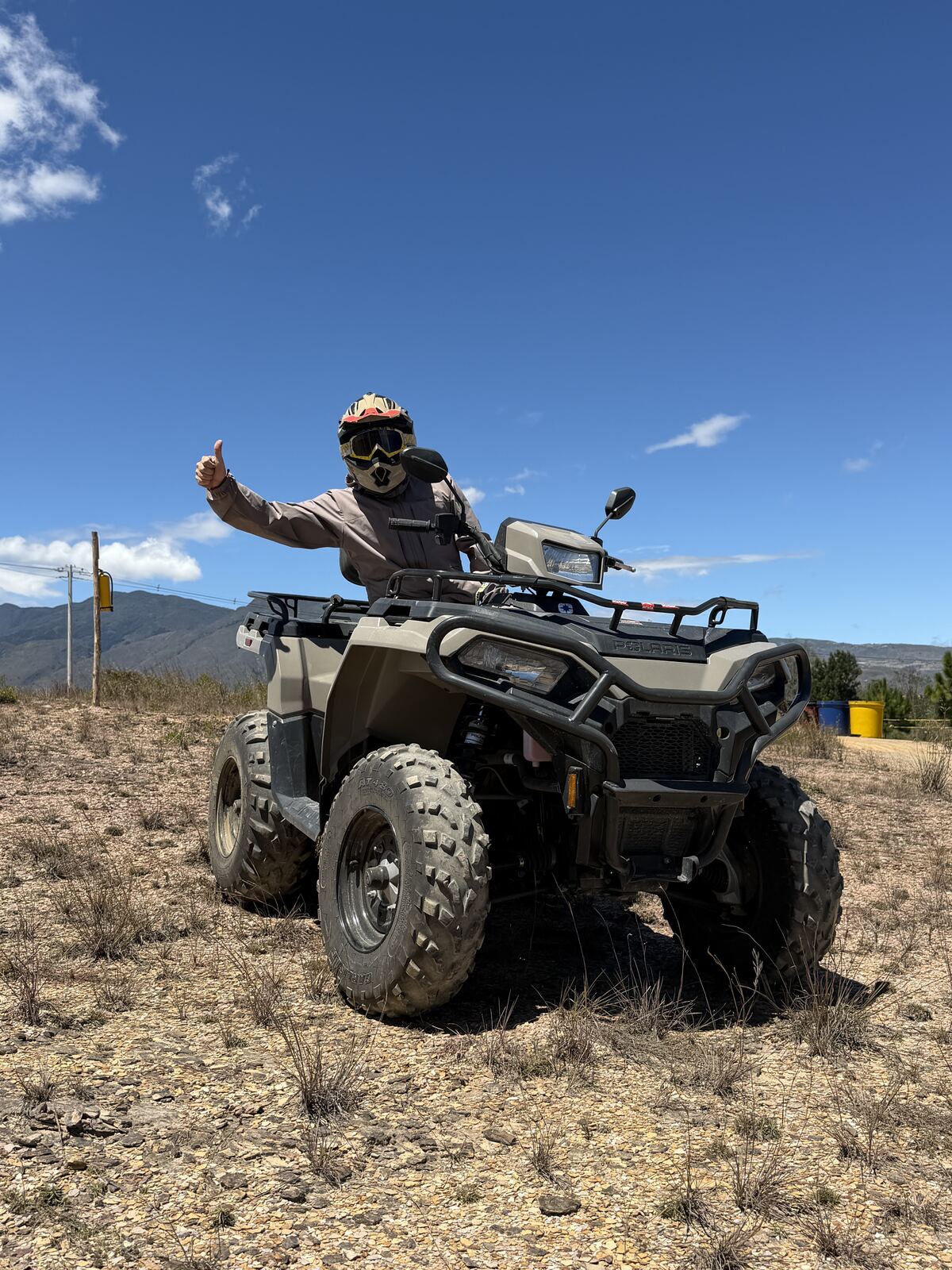 Piloto en ATV Polaris Sportsman